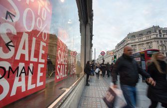5 tips to make sure you don’t overspend during holiday sale season article