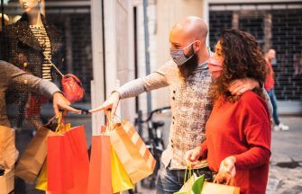 How much are people spending on Christmas 2021? article