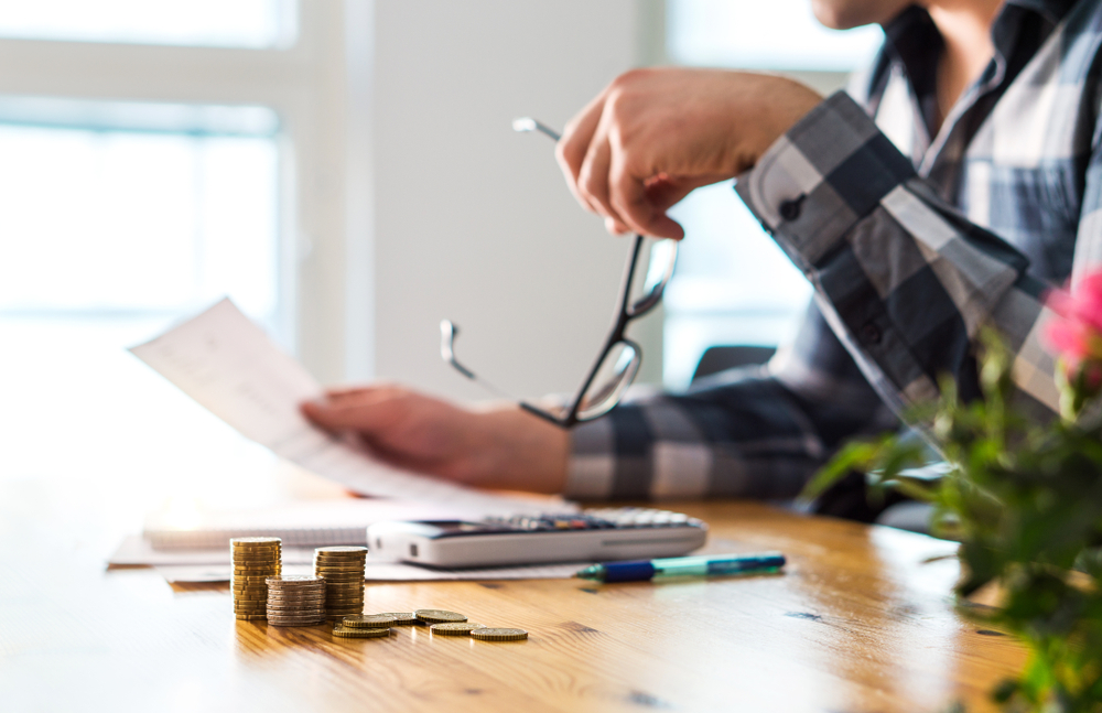 How to manage your money in a recession article